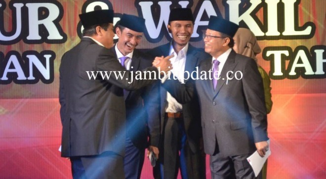 Dua pasangan calon gubernur dan wakil gubernur Jambi HBA-EP dan ZZ-FU usai pelaksanaan debat kandidat beberapa waktu lalu